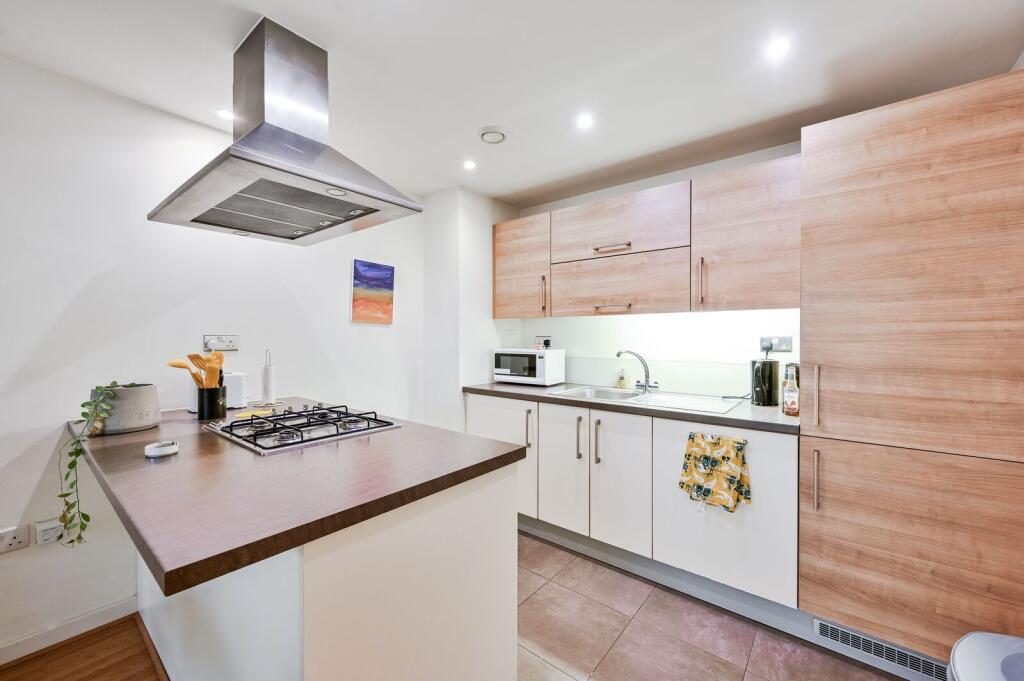 1 bed 1st Floor Flat for rent in Bow. From Foxtons - Shoreditch 1 bed 1st Floor Flat for rent in Bow. From Foxtons - Shoreditch