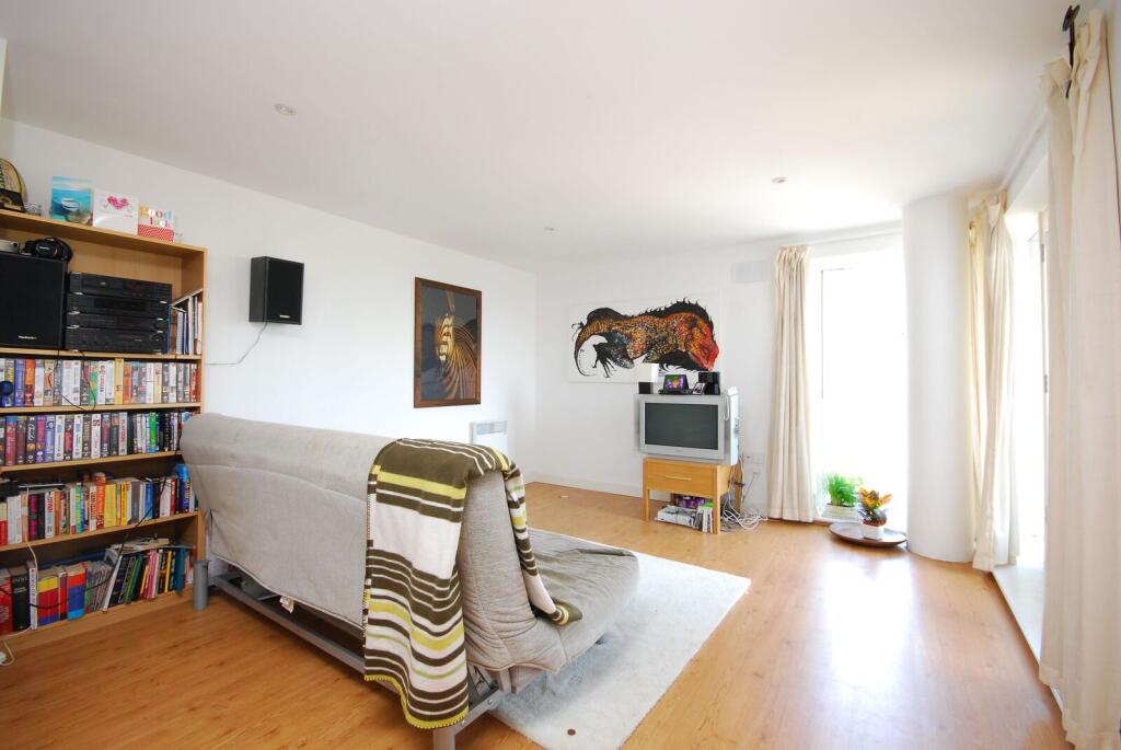 1 bed 1st Floor Flat for rent in Bow. From Foxtons - Shoreditch