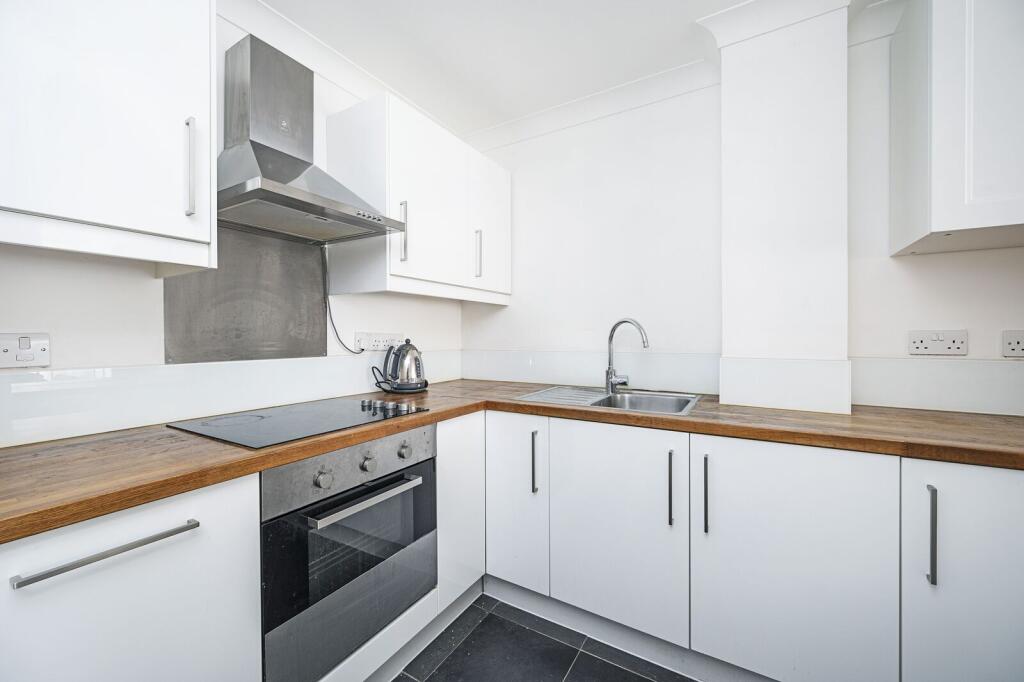 1 bed 1st Floor Flat for rent in Stepney. From Foxtons - Shoreditch