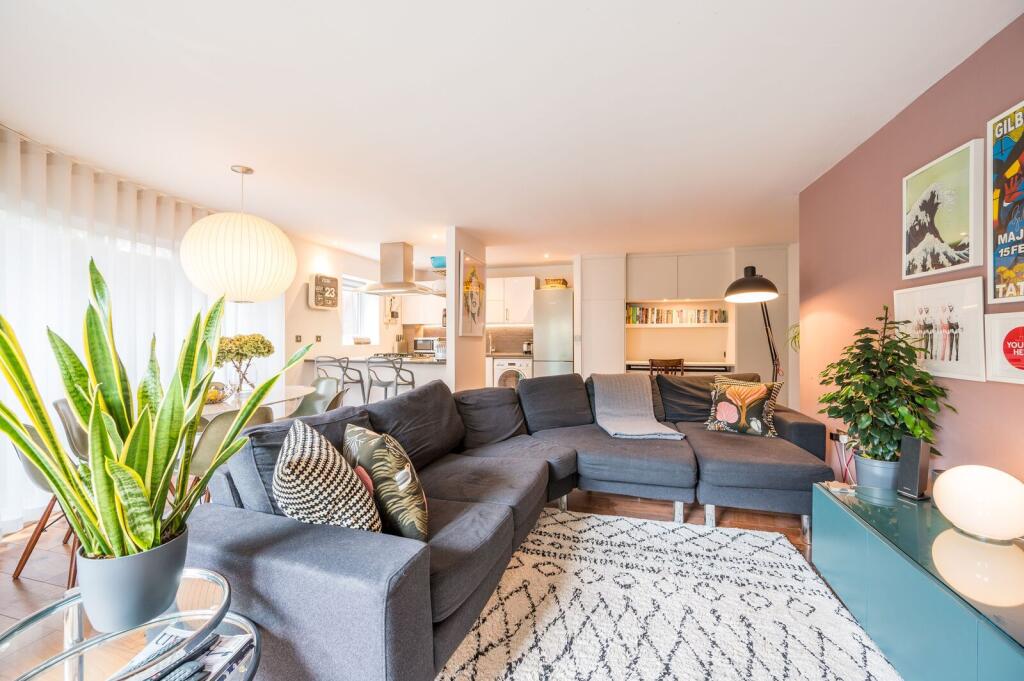 2 bed 1st Floor Flat for rent in London. From Foxtons - Shoreditch