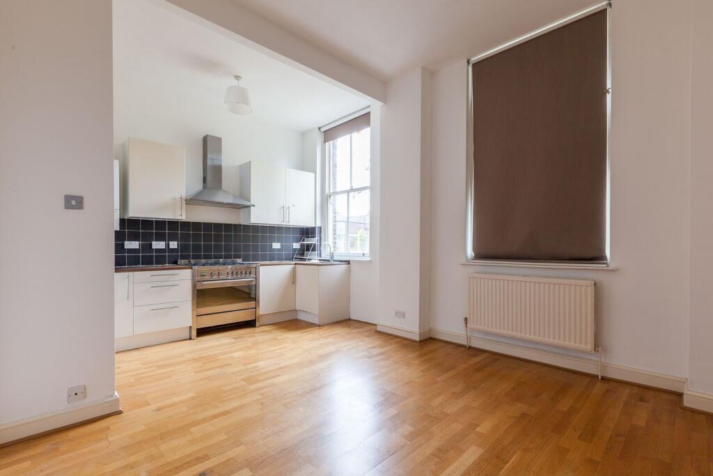 1 bed 1st Floor Flat for rent in Bethnal Green. From Foxtons - Shoreditch