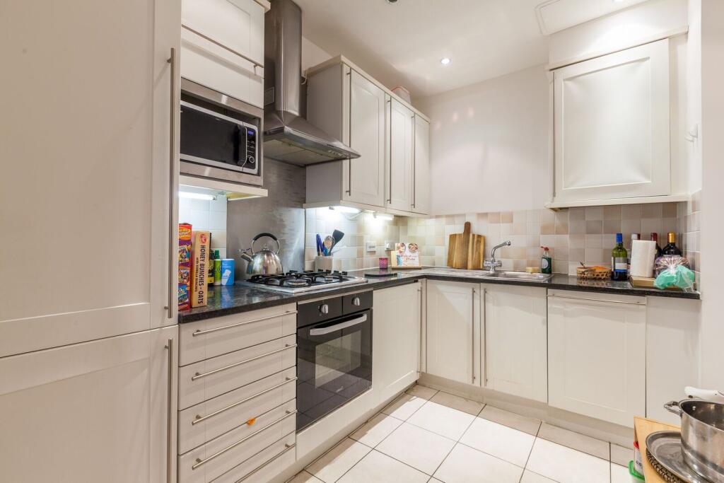 1 bed 1st Floor Flat for rent in Stepney. From Foxtons - Shoreditch