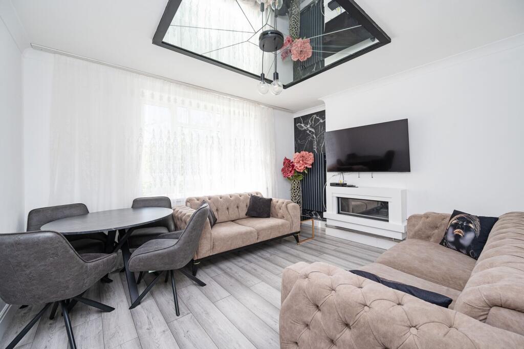 2 bed 1st Floor Flat for rent in London. From Foxtons - Shoreditch