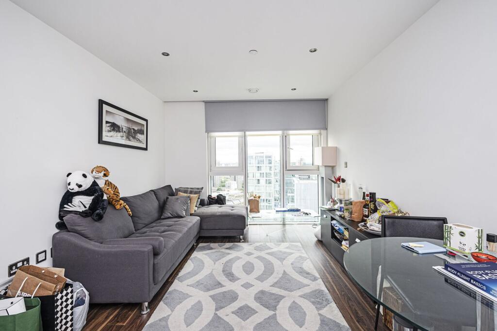 1 bed 1st Floor Flat for rent in Stepney. From Foxtons - Shoreditch