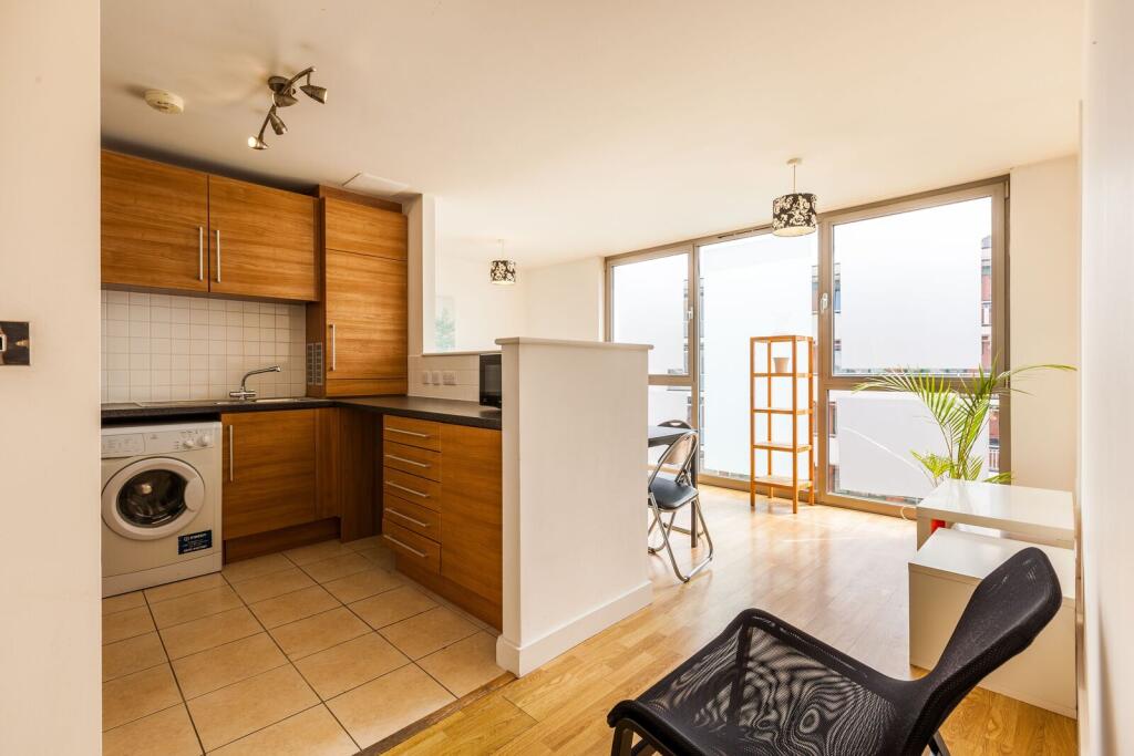 2 bed 1st Floor Flat for rent in London. From Foxtons - Shoreditch