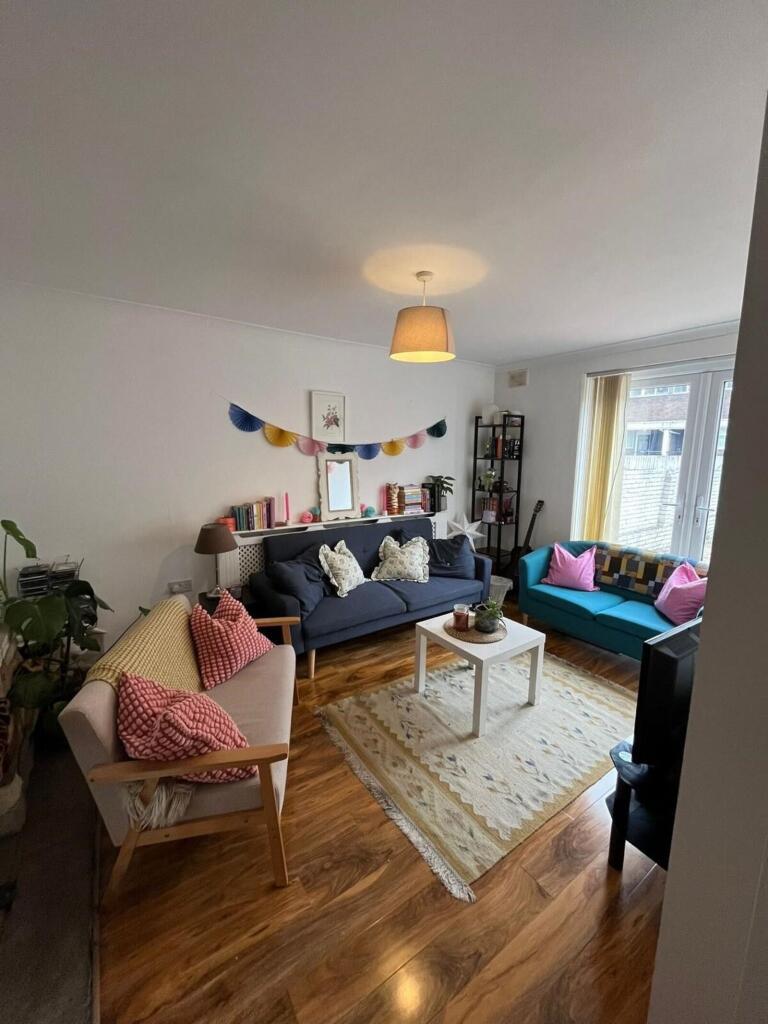 4 bed Detached for rent in Stepney. From Foxtons - Shoreditch