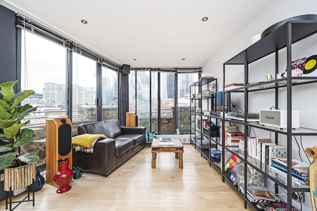 1 bed 1st Floor Flat for rent in Stepney. From Foxtons - Shoreditch