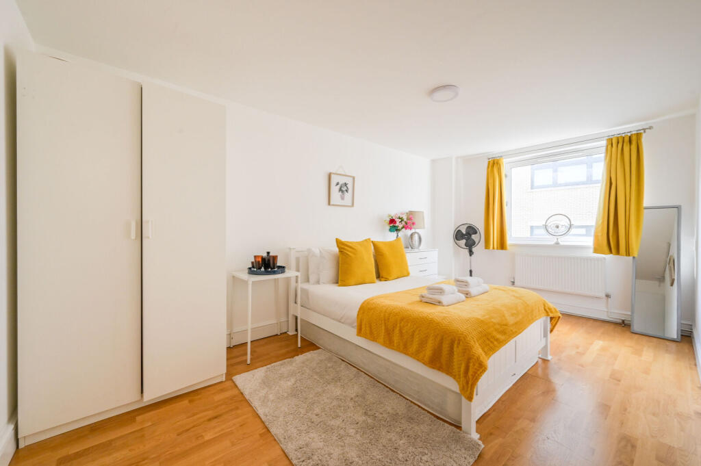 3 bed 1st Floor Flat for rent in London. From Foxtons - Shoreditch
