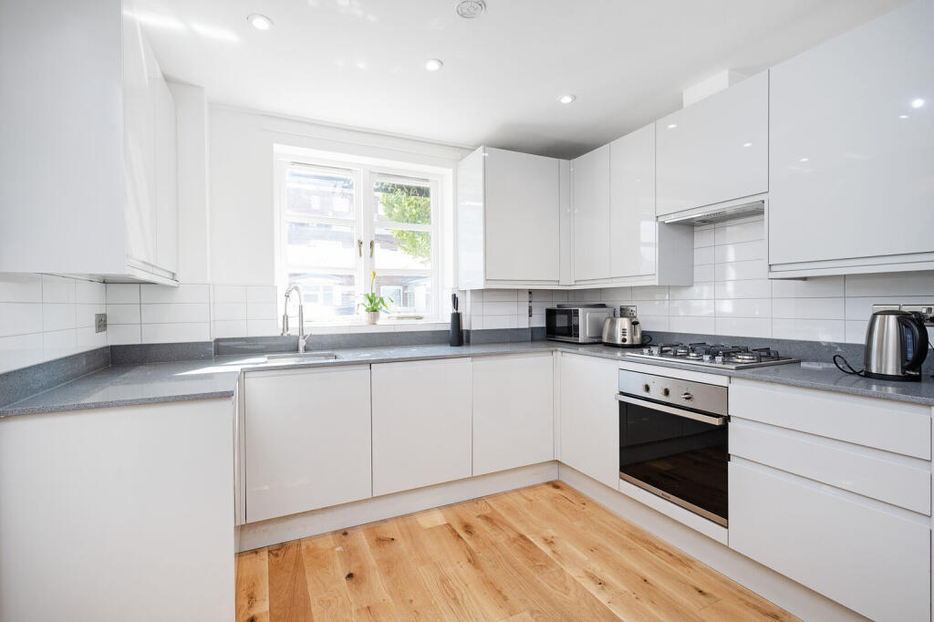 4 bed Detached for rent in London. From Foxtons - Shoreditch