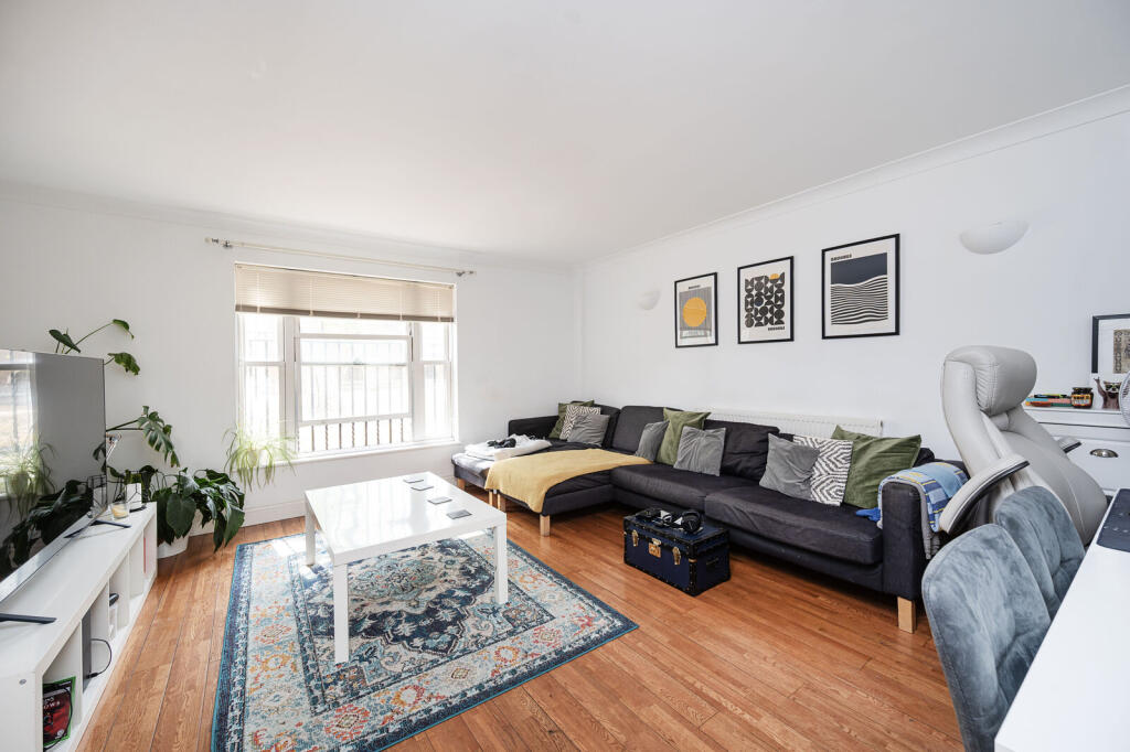 3 bed Detached for rent in Bethnal Green. From Foxtons - Shoreditch