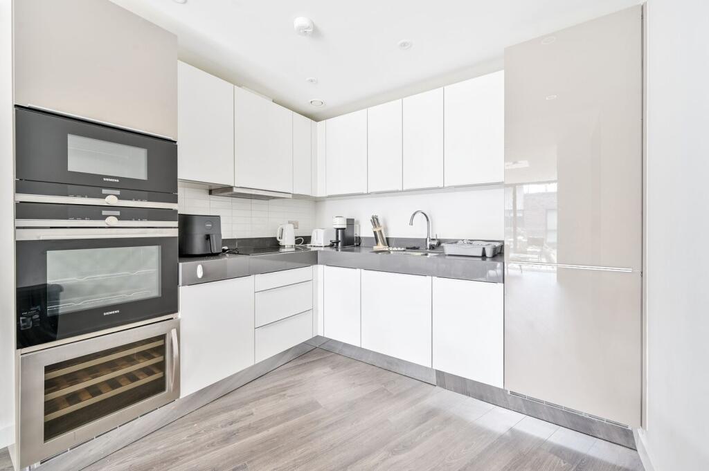 1 bed 1st Floor Flat for rent in London. From Foxtons - Shoreditch