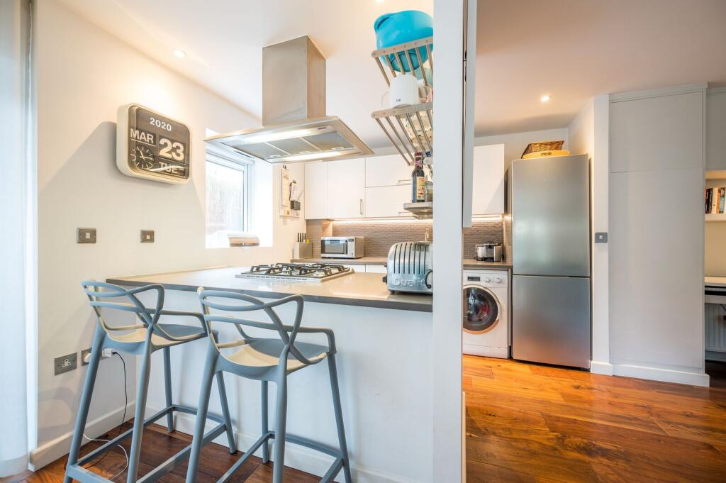 2 bed 1st Floor Flat for rent in London. From Foxtons - Shoreditch