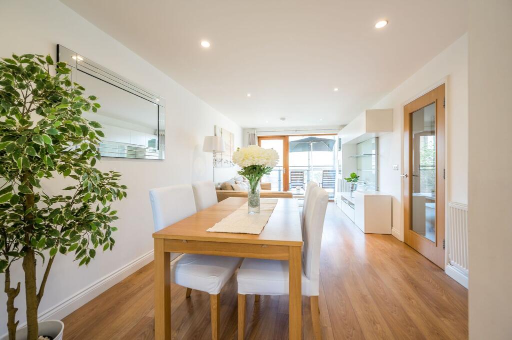 2 bed 1st Floor Flat for rent in London. From Foxtons - Shoreditch