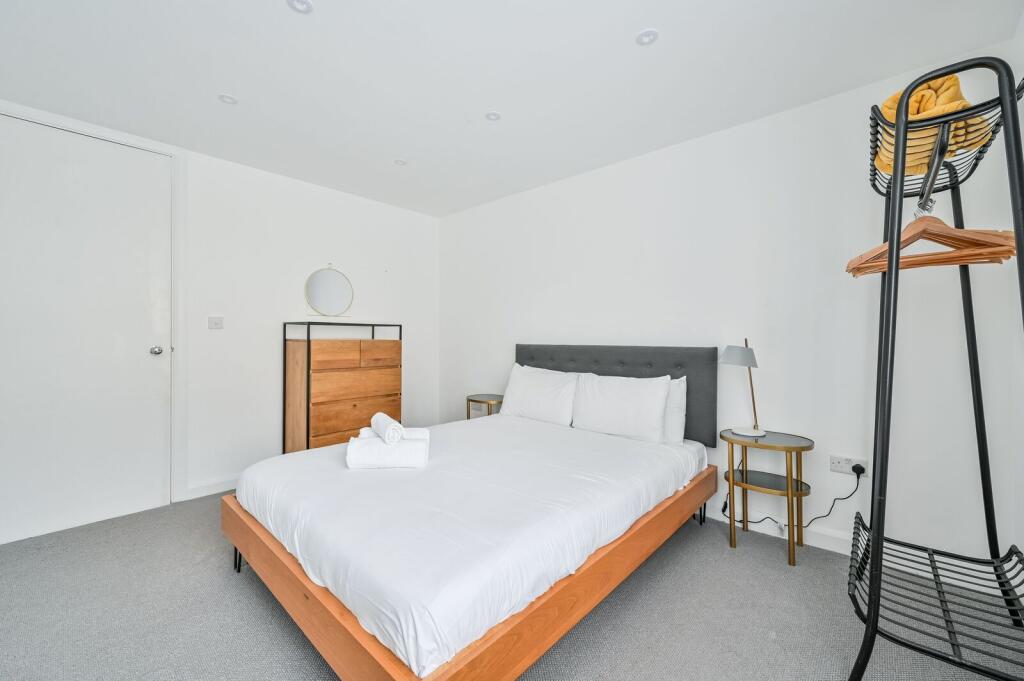2 bed 1st Floor Flat for rent in London. From Foxtons - Shoreditch