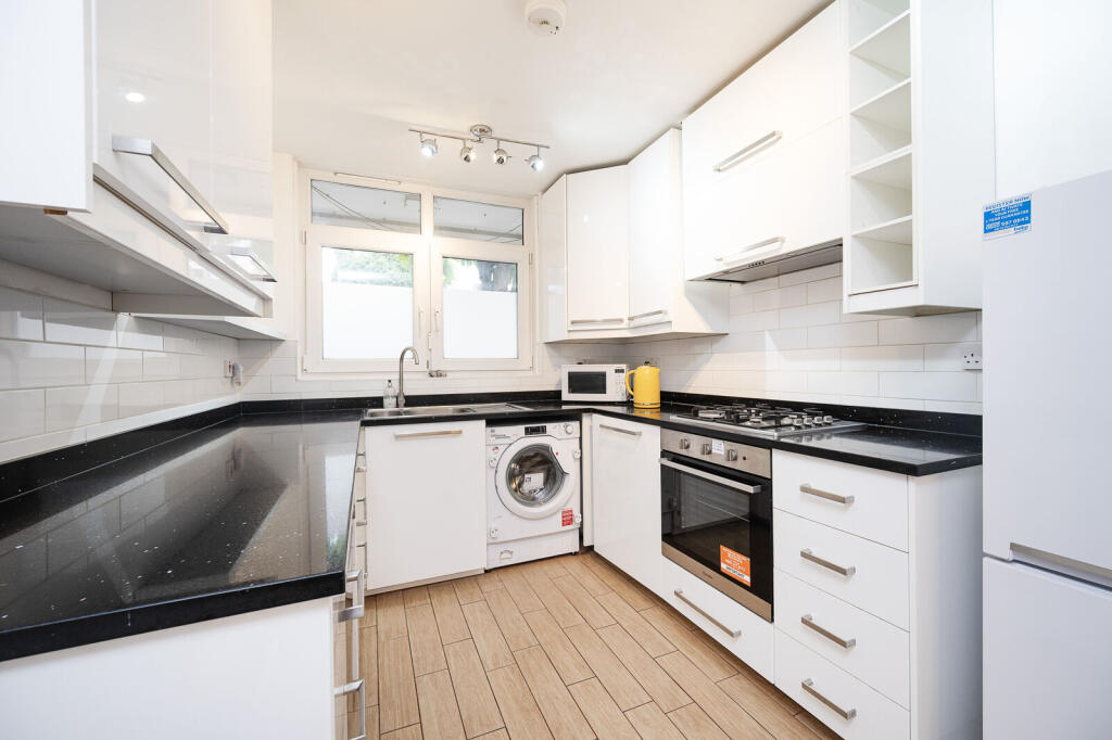3 bed 1st Floor Flat for rent in Stepney. From Foxtons - Shoreditch