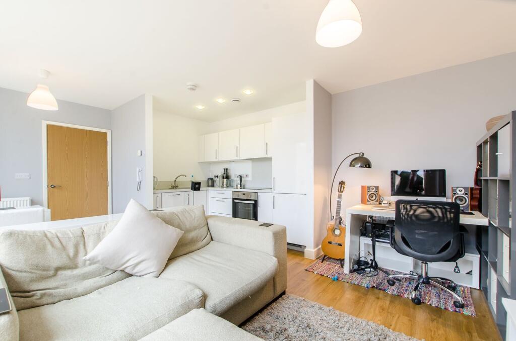 1 bed 1st Floor Flat for rent in London. From Foxtons - Shoreditch