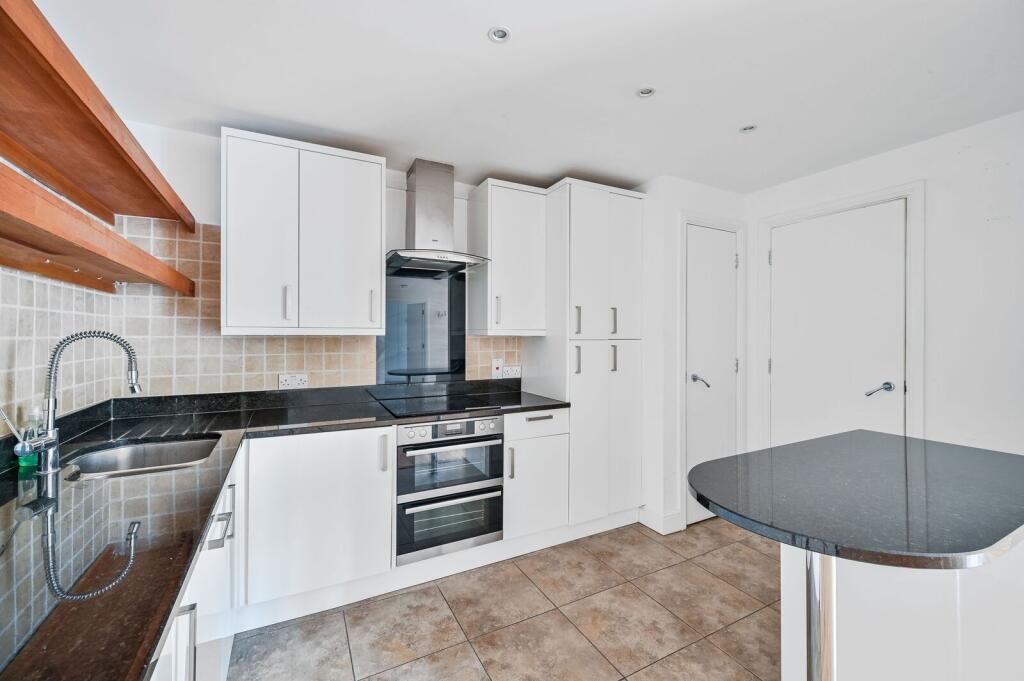 2 bed 1st Floor Flat for rent in London. From Foxtons - Shoreditch