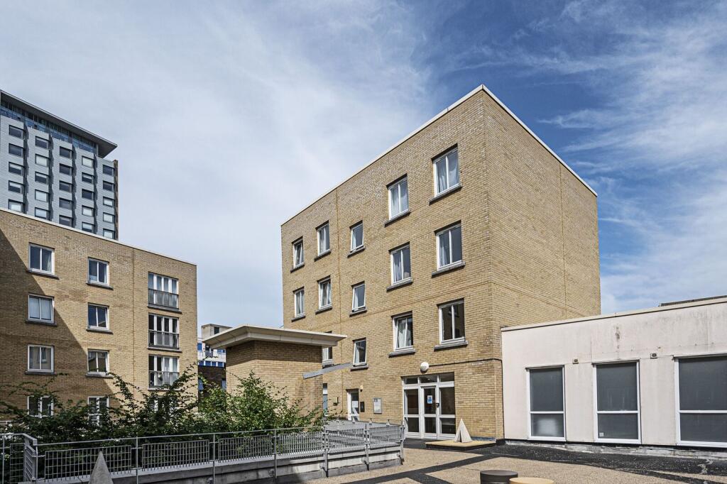 1 bed 1st Floor Flat for rent in Stepney. From Foxtons - Shoreditch