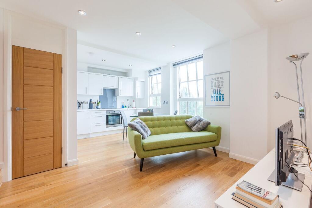 2 bed 1st Floor Flat for rent in London. From Foxtons - Shoreditch