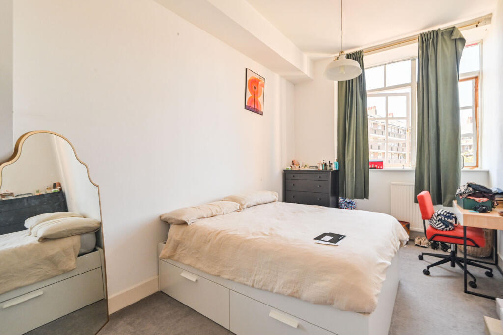 2 bed 1st Floor Flat for rent in Bethnal Green. From Foxtons - Shoreditch