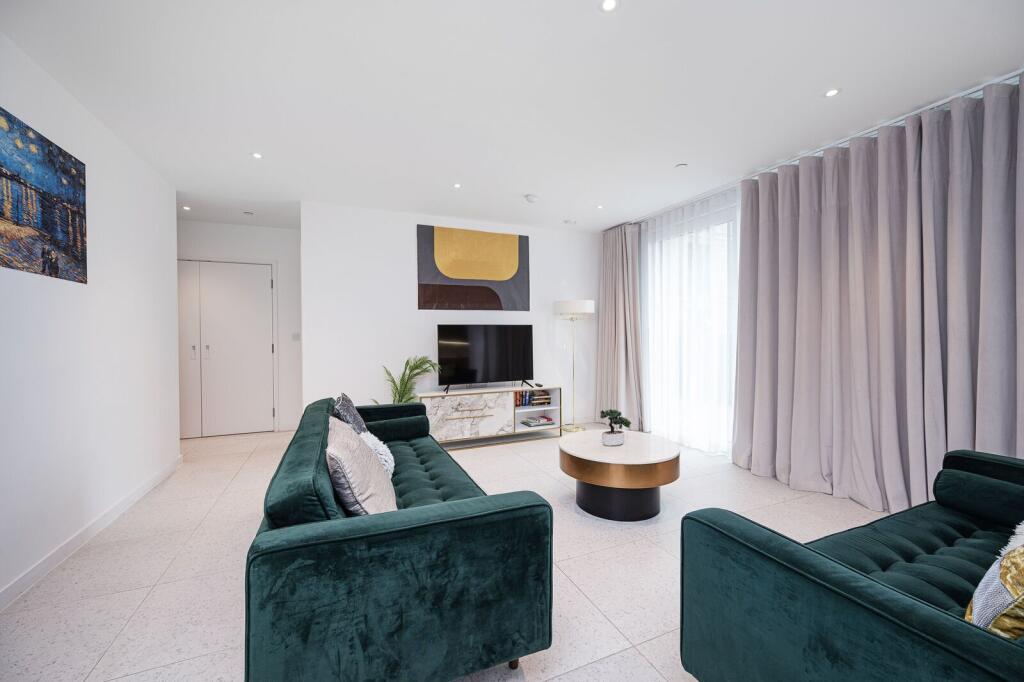3 bed 1st Floor Flat for rent in Stepney. From Foxtons - Shoreditch