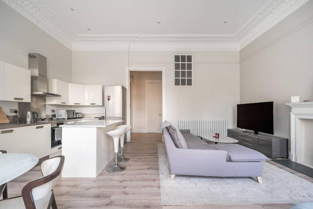 1 bed 1st Floor Flat for rent in London. From Foxtons - South Kensington
