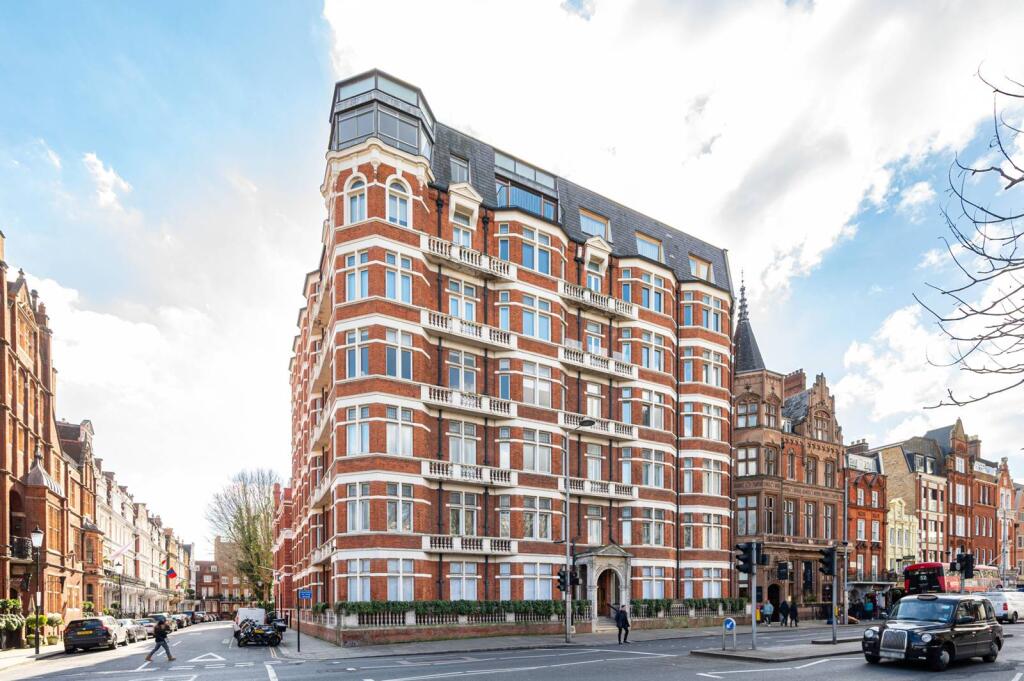 4 bed 1st Floor Flat for rent in London. From Foxtons - South Kensington