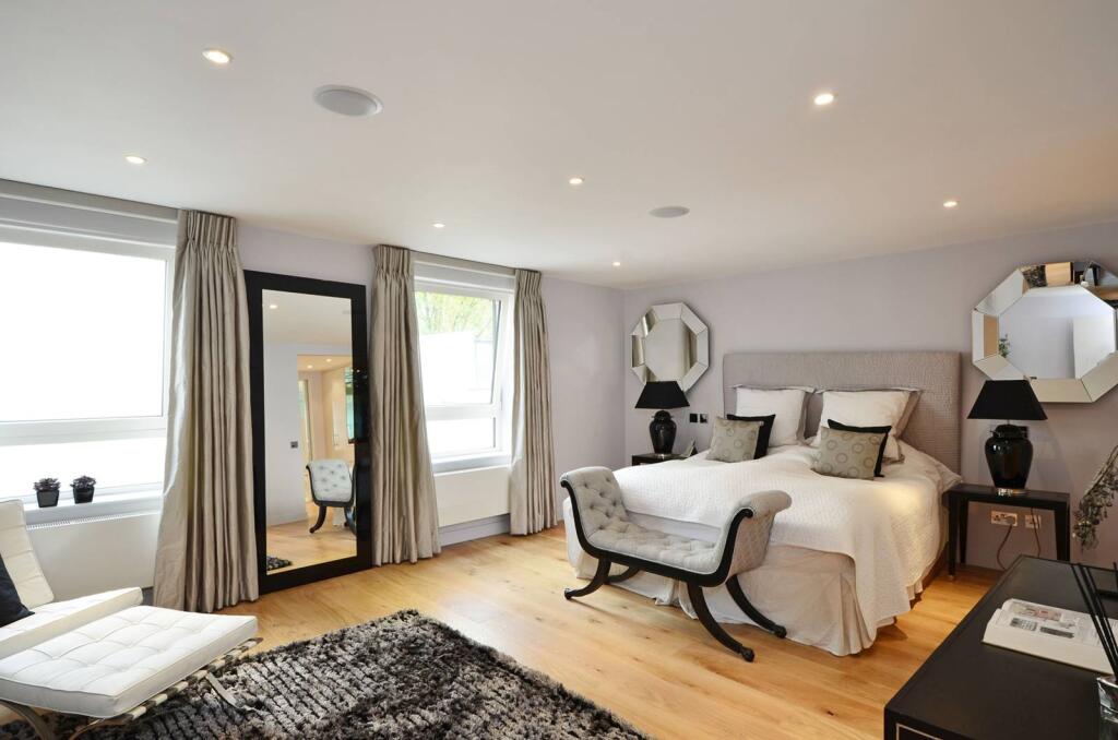 2 bed 1st Floor Flat for rent in London. From Foxtons - South Kensington