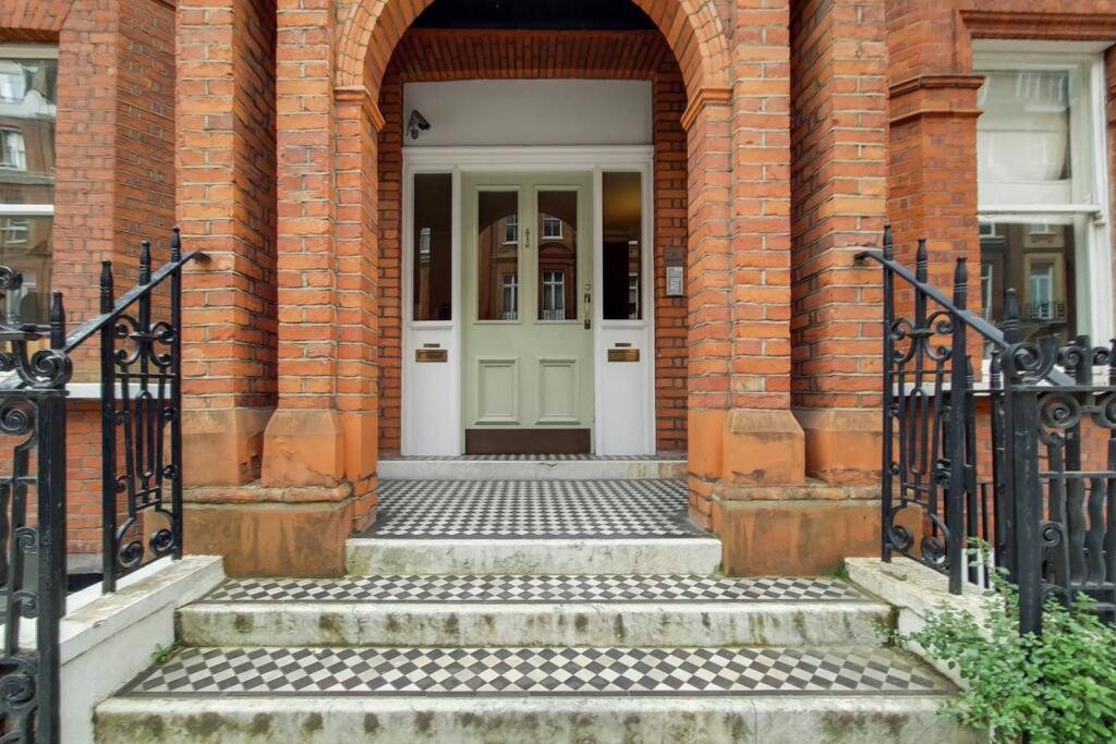 1 bed 1st Floor Flat for rent in London. From Foxtons - South Kensington