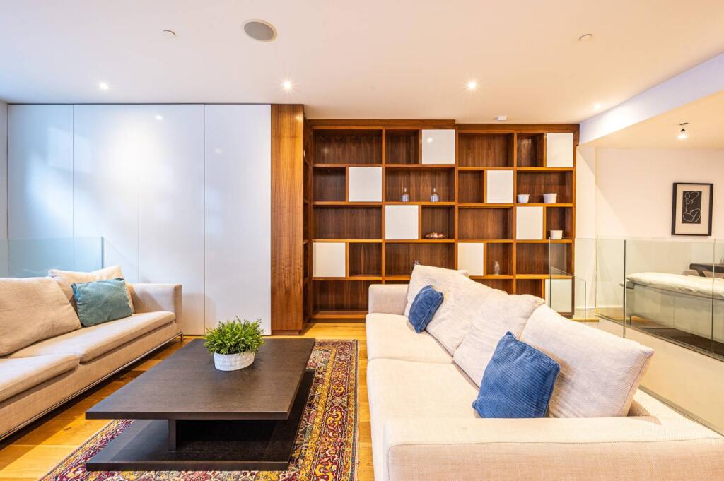 3 bed Mews for rent in London. From Foxtons - South Kensington