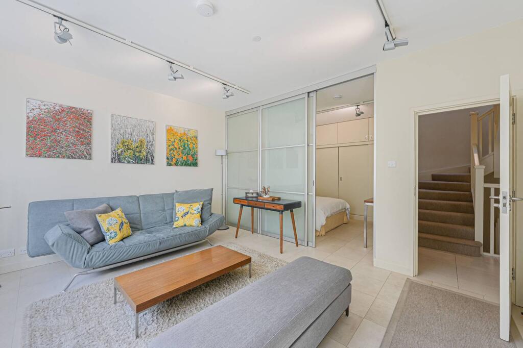 4 bed Mews for rent in London. From Foxtons - South Kensington