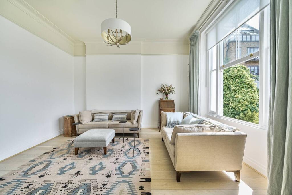 2 bed 1st Floor Flat for rent in London. From Foxtons - South Kensington