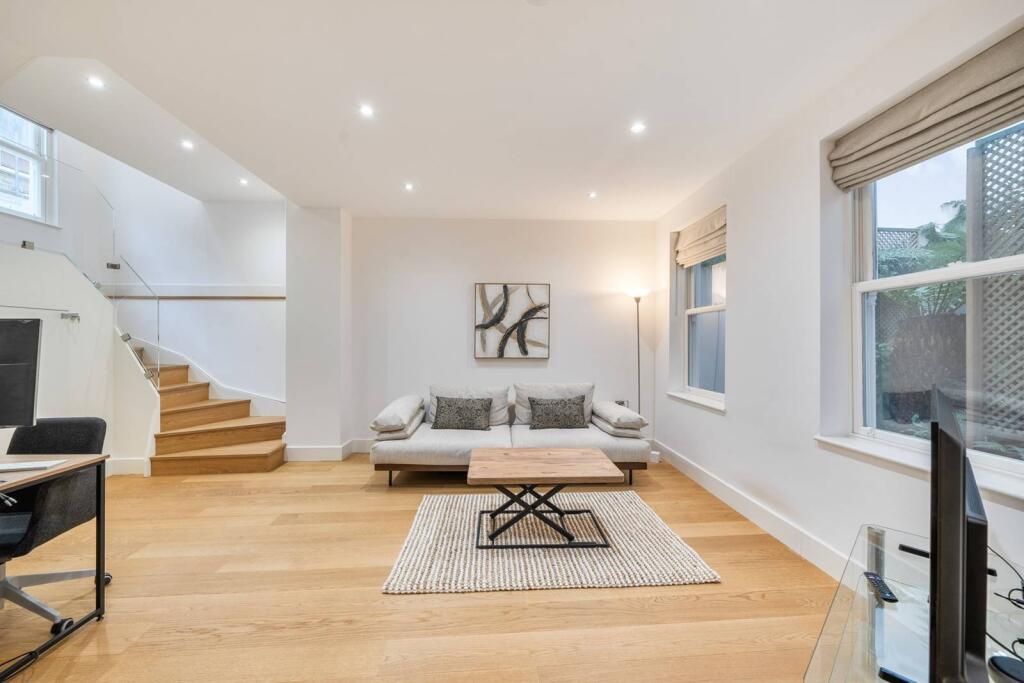 3 bed Annexe for rent in London. From Foxtons - South Kensington