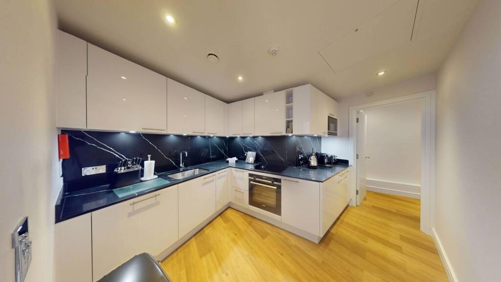 3 bed 1st Floor Flat for rent in London. From Foxtons - South Kensington