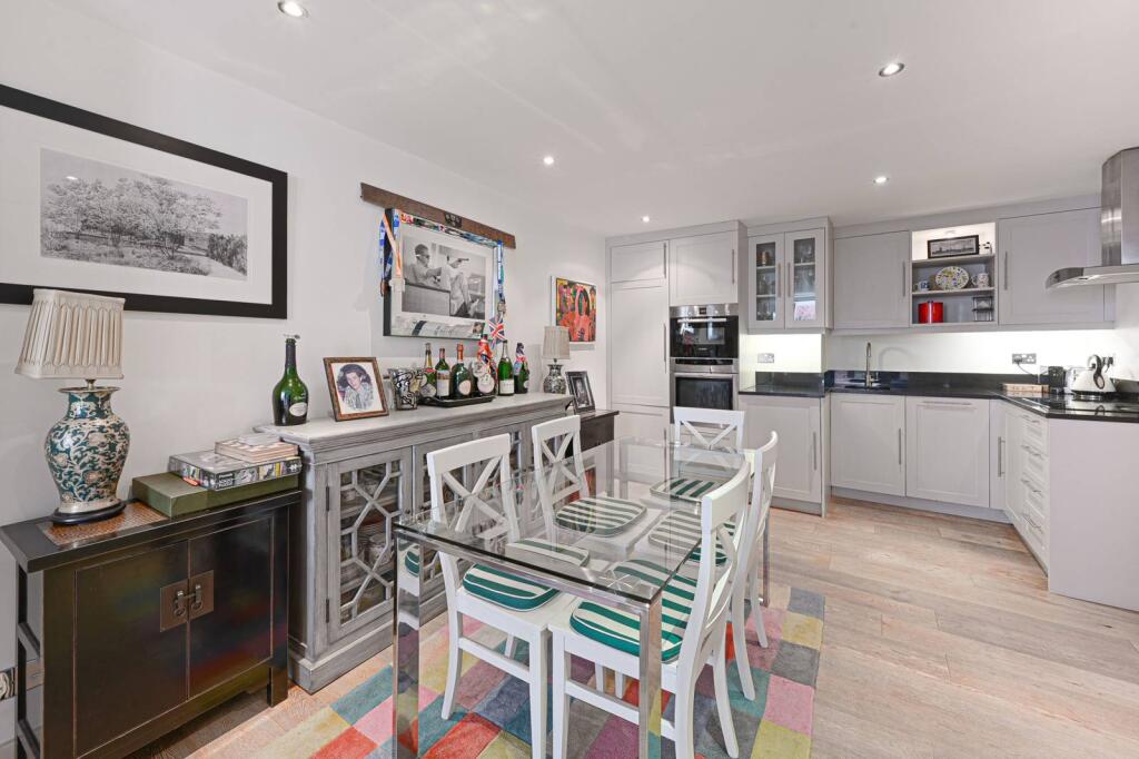 1 bed 1st Floor Flat for rent in London. From Foxtons - South Kensington