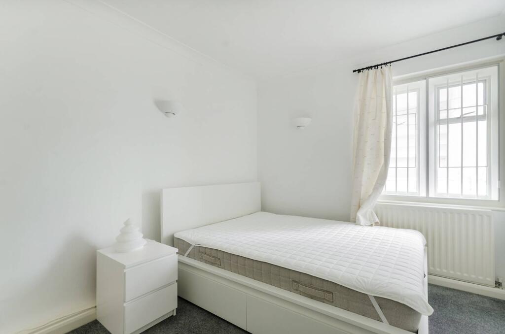 1 bed 1st Floor Flat for rent in London. From Foxtons - South Kensington