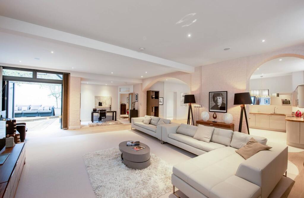 4 bed Annexe for rent in London. From Foxtons - South Kensington