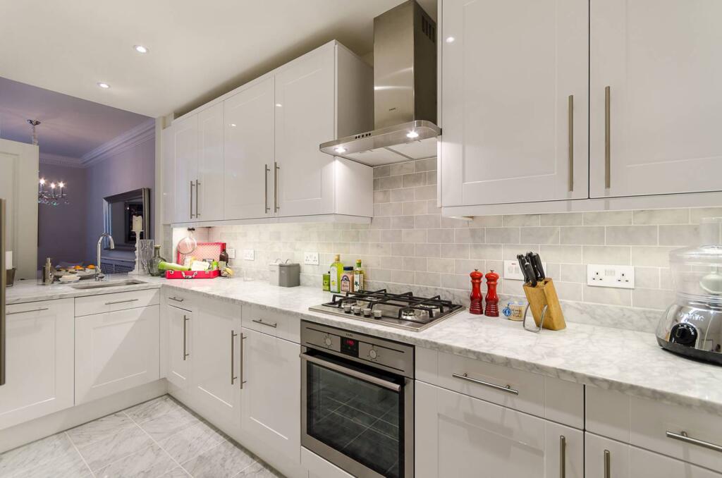 2 bed 1st Floor Flat for rent in London. From Foxtons - South Kensington