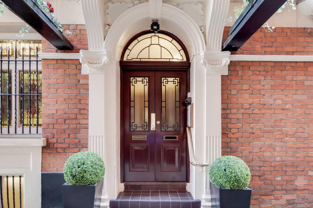 2 bed 1st Floor Flat for rent in London. From Foxtons - South Kensington