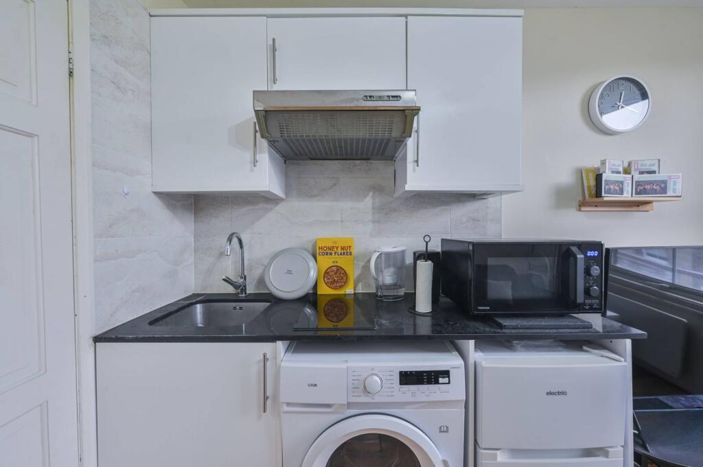 1 bed 1st Floor Flat for rent in London. From Foxtons - South Kensington