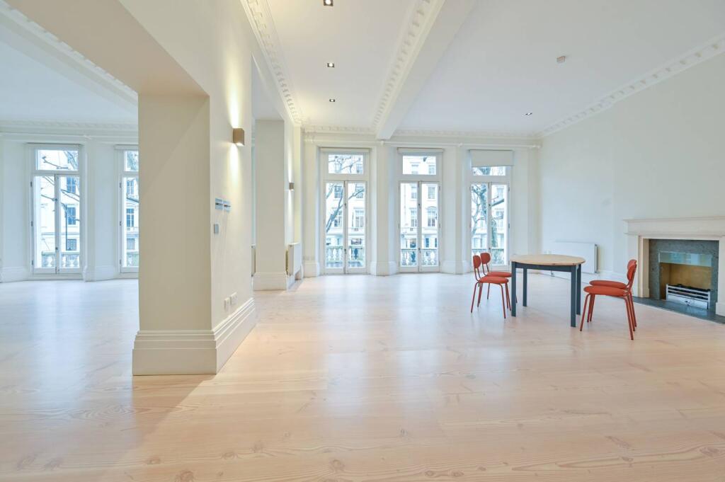 4 bed 1st Floor Flat for rent in London. From Foxtons - South Kensington