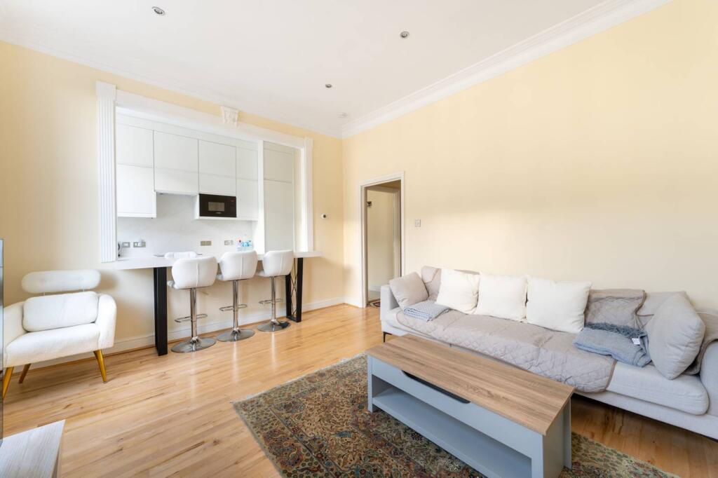 2 bed 1st Floor Flat for rent in London. From Foxtons - South Kensington