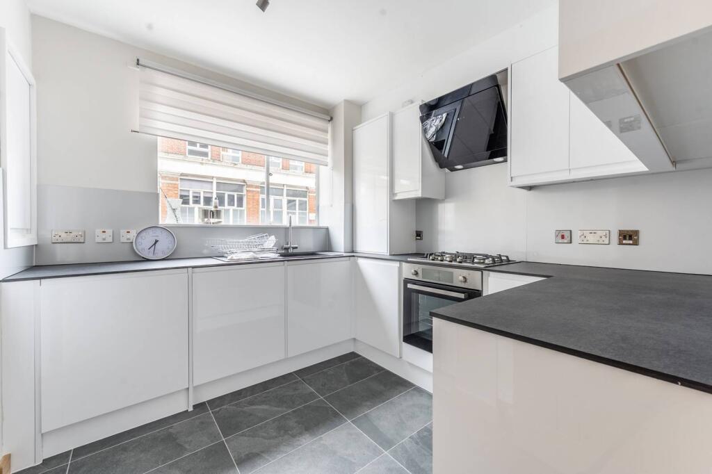 2 bed 1st Floor Flat for rent in London. From Foxtons - South Kensington