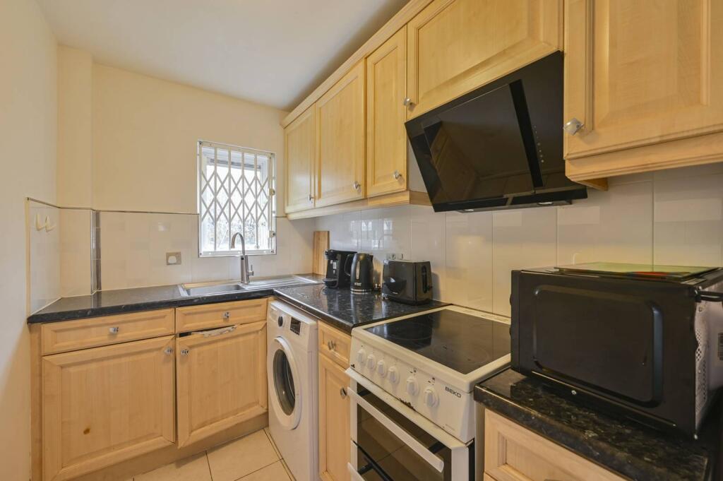 1 bed 1st Floor Flat for rent in London. From Foxtons - South Kensington