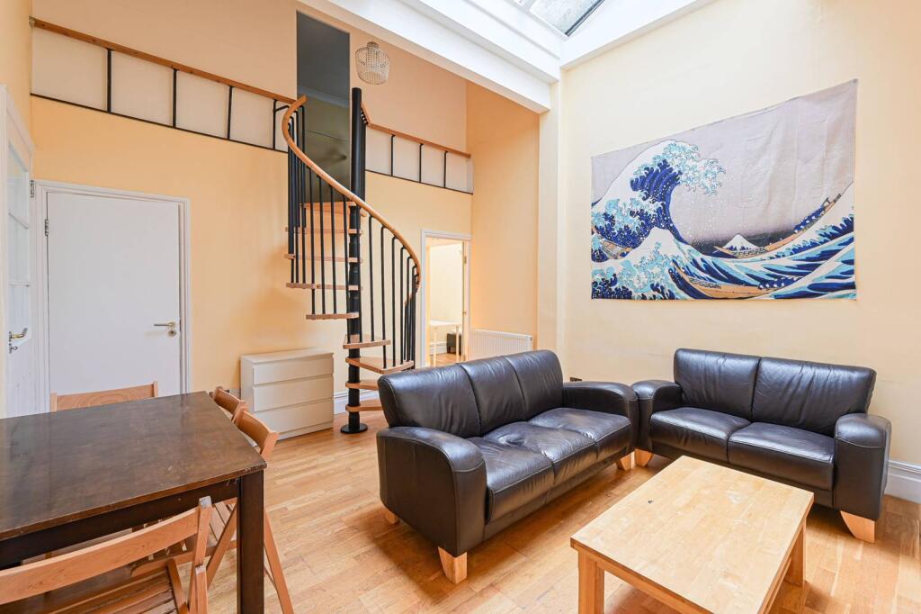 4 bed 1st Floor Flat for rent in London. From Foxtons - South Kensington