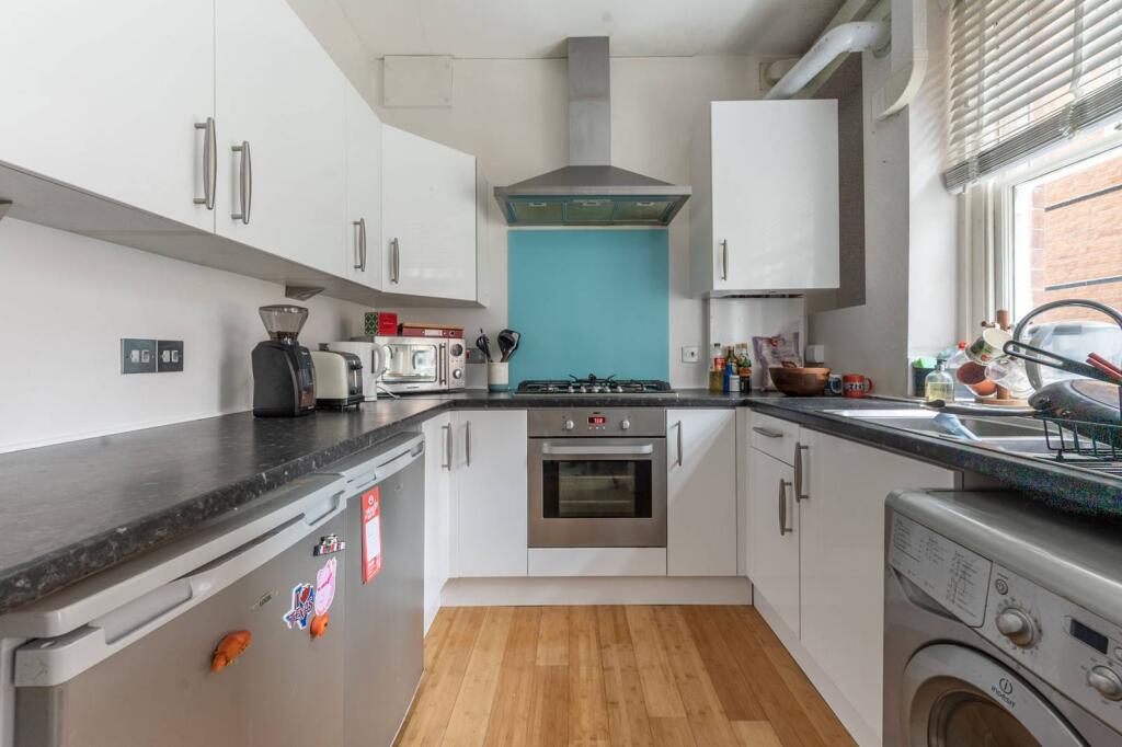 2 bed 1st Floor Flat for rent in London. From Foxtons - South Kensington
