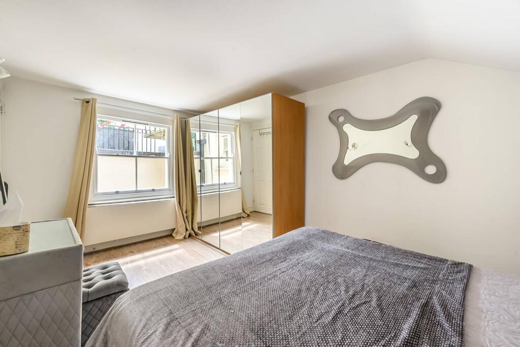 2 bed 1st Floor Flat for rent in London. From Foxtons - South Kensington