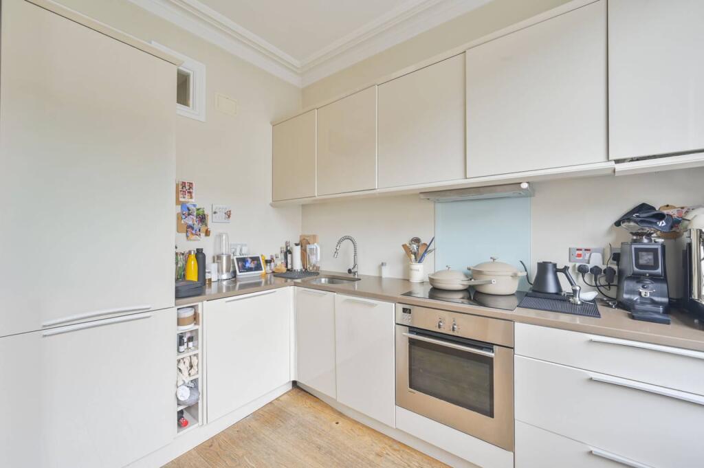2 bed 1st Floor Flat for rent in London. From Foxtons - South Kensington