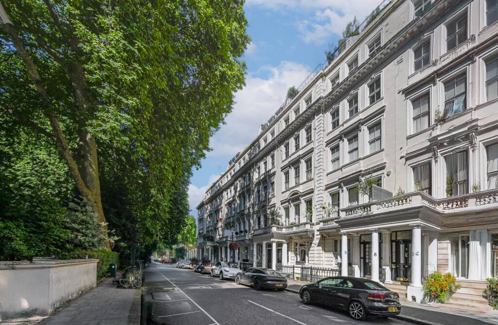 3 bed 1st Floor Flat for rent in London. From Foxtons - South Kensington