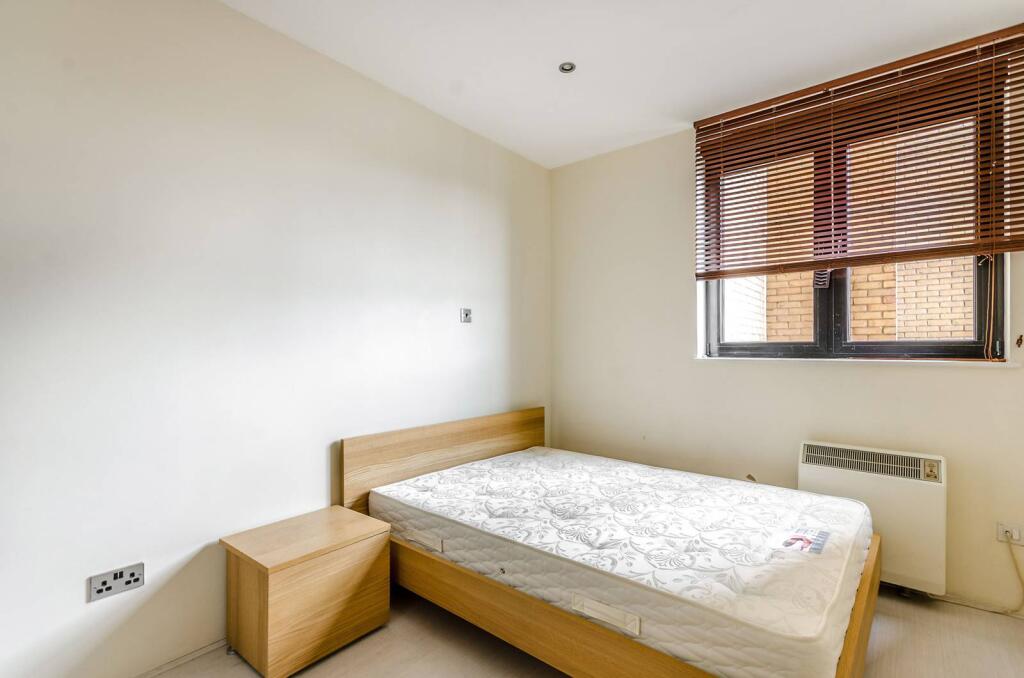 2 bed 1st Floor Flat for rent in London. From Foxtons - South Kensington